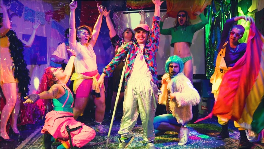 fotografía de una fiesta queer.